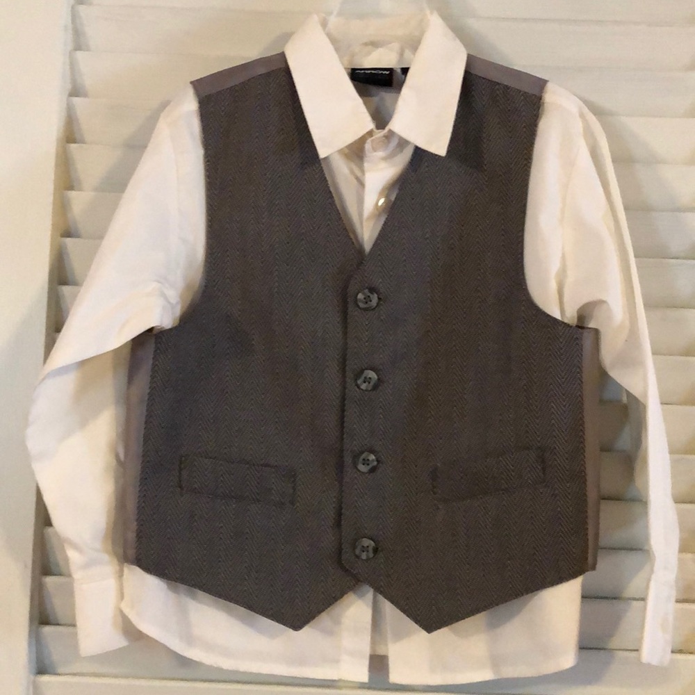 Button down shirt w/ vest and tie, boys sz 6